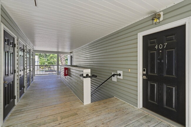 Photo - 407 S Elgin Ct