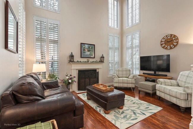 Photo - 121 Pembroke Cir