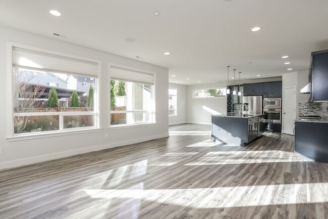 Photo - Spacious 5-Bedroom Home for Rent in Martha Lake – Lynnwood