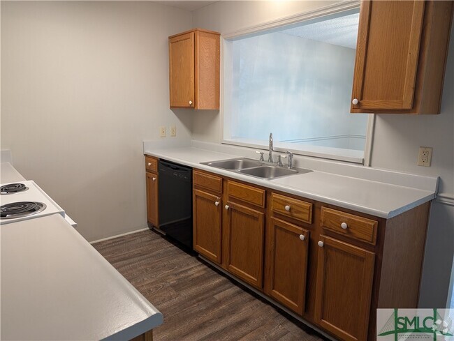 Building Photo - 1039 N Ash St Rental