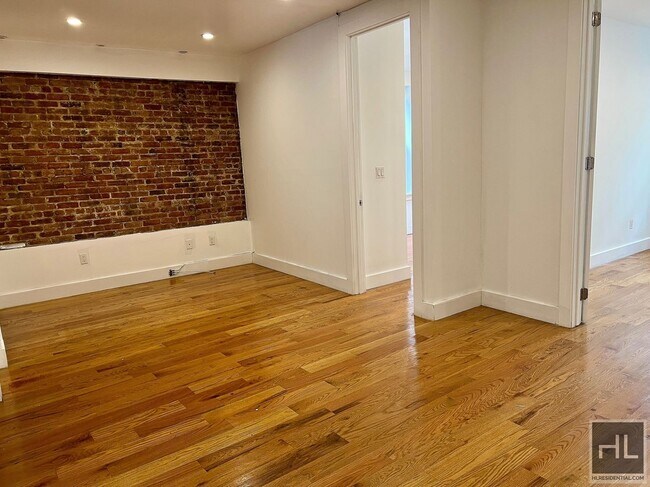 Photo - 2BR 1BA Pre-War Stunner On Riverside Drive... Unidad 2E