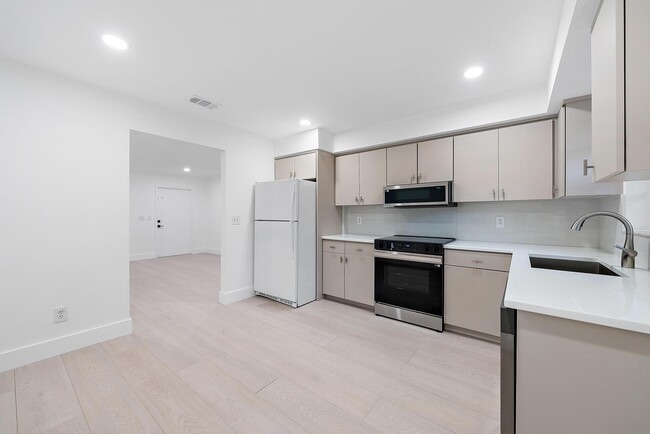 Photo - 1930 Service Rd