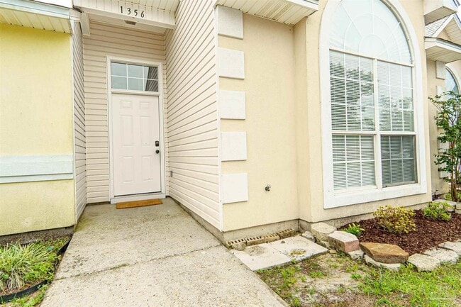 Building Photo - 1356 Redwood Ln