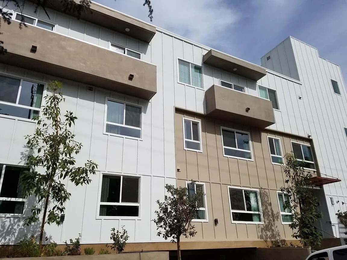Photo - 14915 Roscoe Blvd Apartments