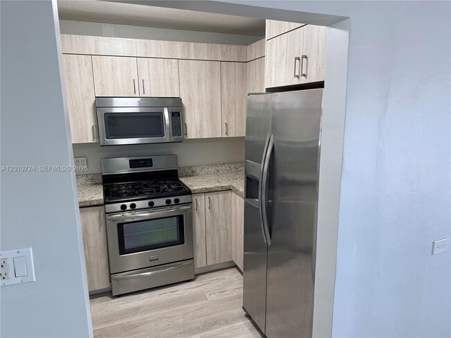 Photo - 2424 SW 12th St Unidad 1
