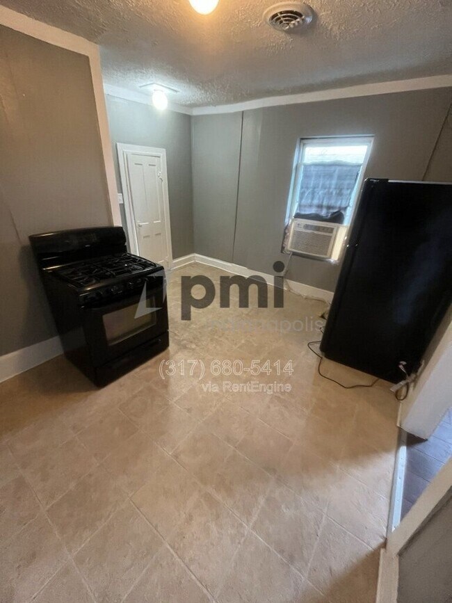 Photo - 213 1/2 S Madison Ave