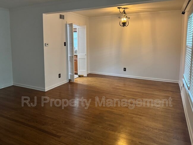 Photo - 1619 Dorset Dr