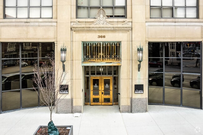 Photo - Vera on Broad