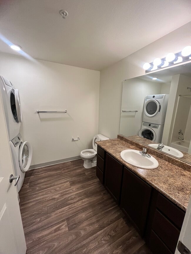 1x1 Bathroom - The Fields Apartments