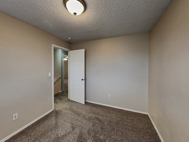 5205 Hideaway Ct