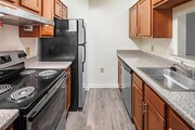 1 BR, 1BA - With Courtyard - 700-725 SF - Kitchen