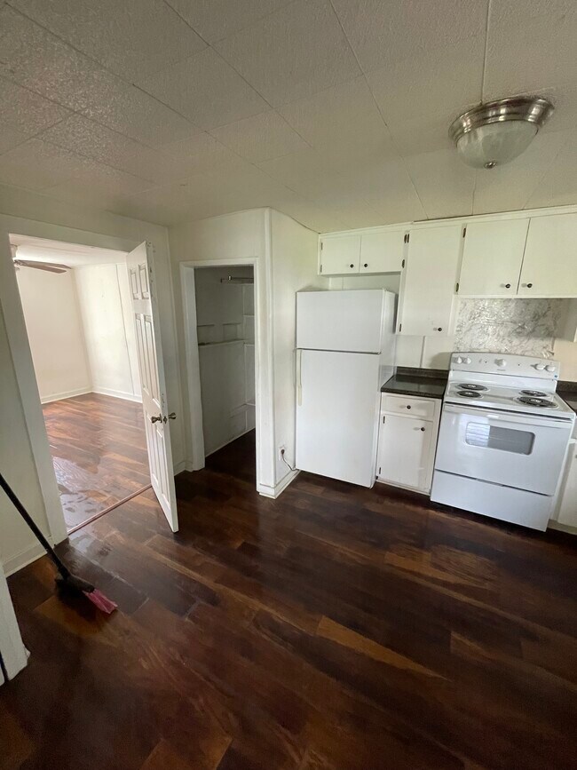 Photo - 911 W 3rd St