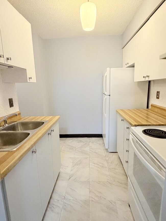 Photo - 1653 Ouellette Ave Unit 206