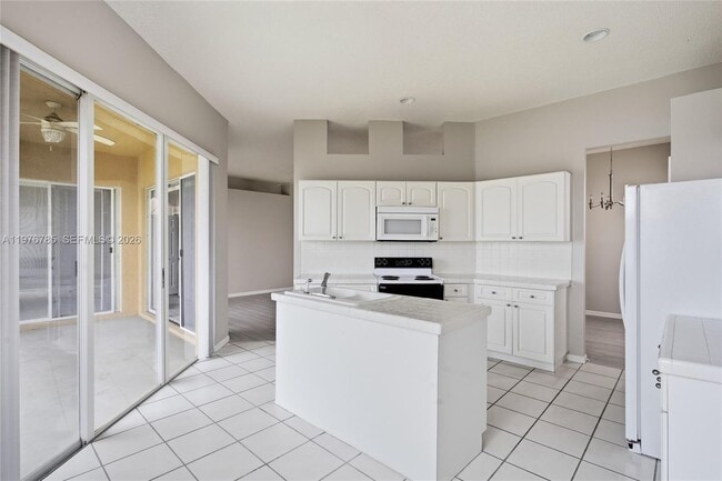 Photo - 575 SE 29th Dr