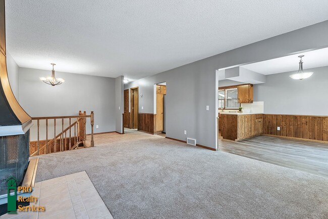4 Bedroom Home in Brooklyn Center - 4 Bedroom Home in Brooklyn Center