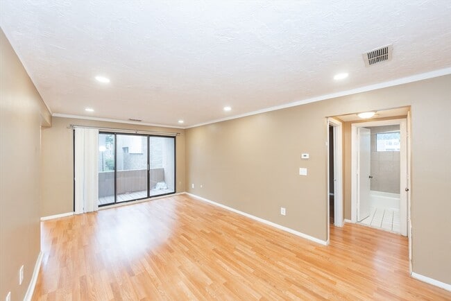 Photo - 30 Shrewsbury Green Dr Unit G