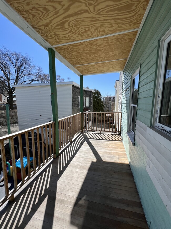 Building Photo - 225 Holland St Unit 2