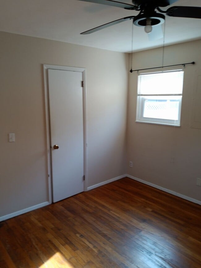 Photo - 3 Bedroom / 1 Bath Brick Ranch Home  Johnson City, TN