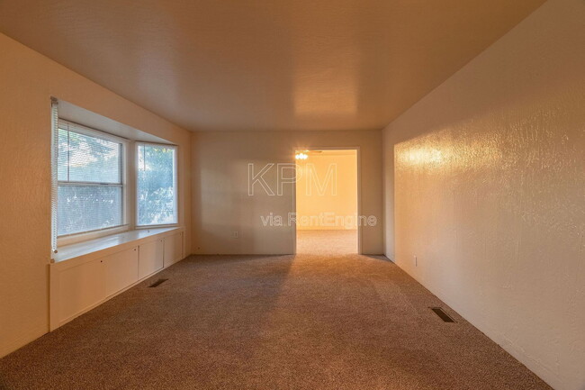 Photo - 476 Essex St