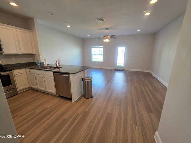 Photo - 106 Cascade Ln