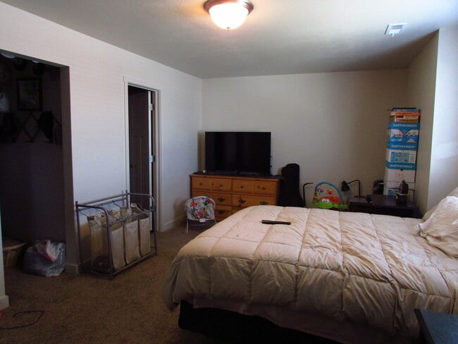 Photo - 3 Bedroom 2 bath in Vineyard!!
