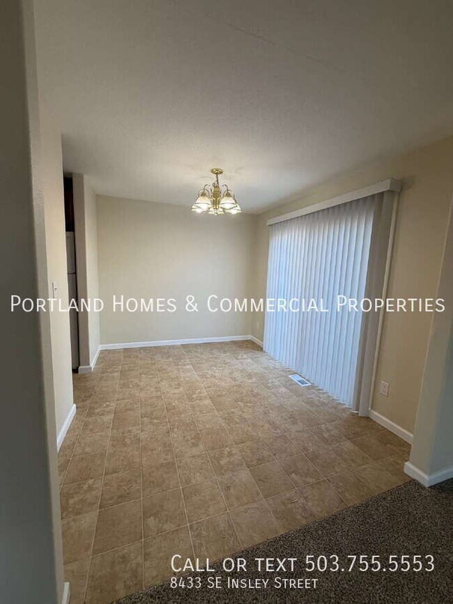 Photo - 8433 SE Insley St