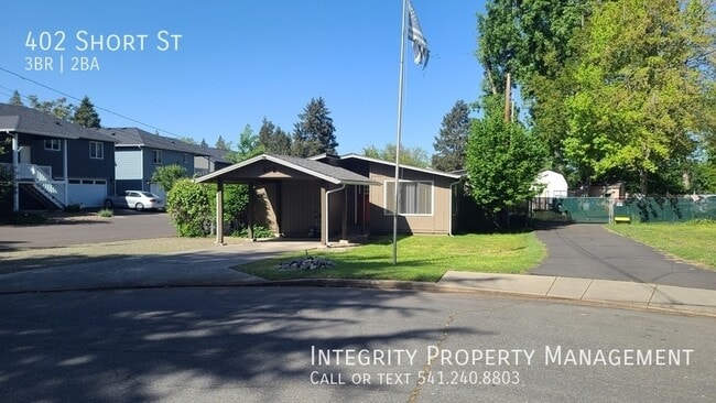 Photo - 402 Short St