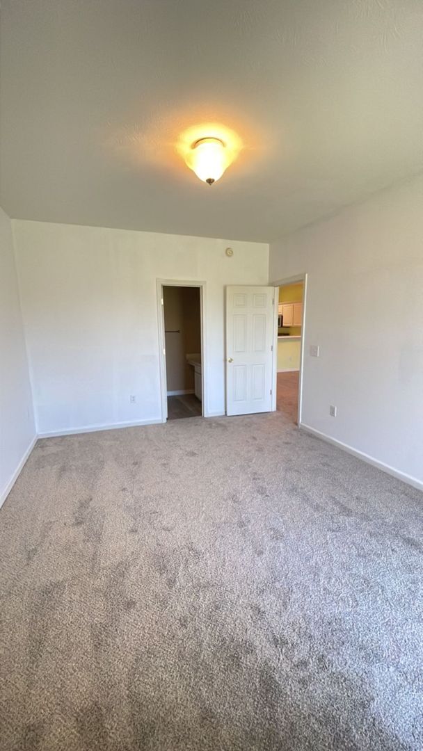 Photo - SPECIAL! 2 Bedroom/2 bath Condo; 1/2 off rent second month Unit 46-H