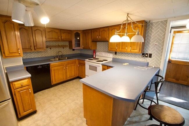 Photo - Spacious 4–5 Bedroom Home on French Island – Old Town