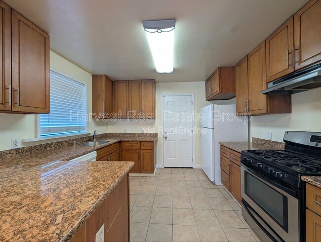 Photo - 500 Warden Ave