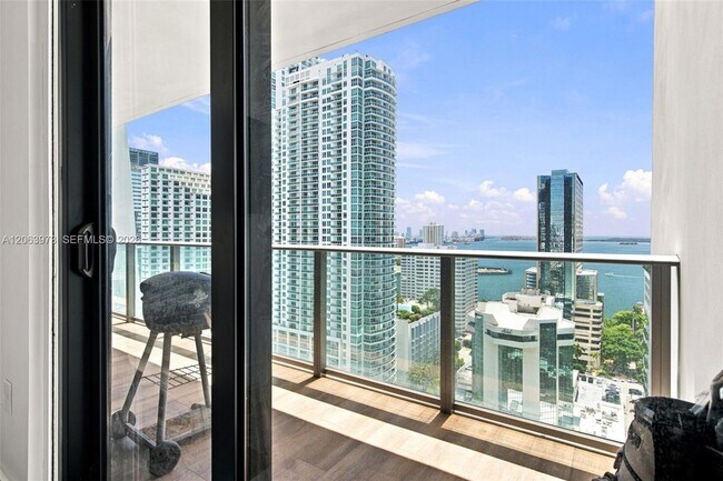 1010 Brickell Ave Unit 2403