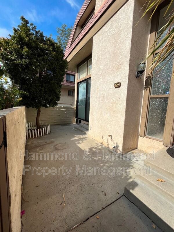 9000 Vanalden Ave