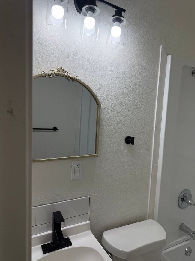 404 E Ross Ave Unit A