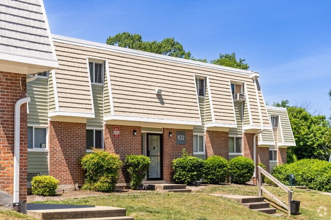 Flats at Newport Crossing