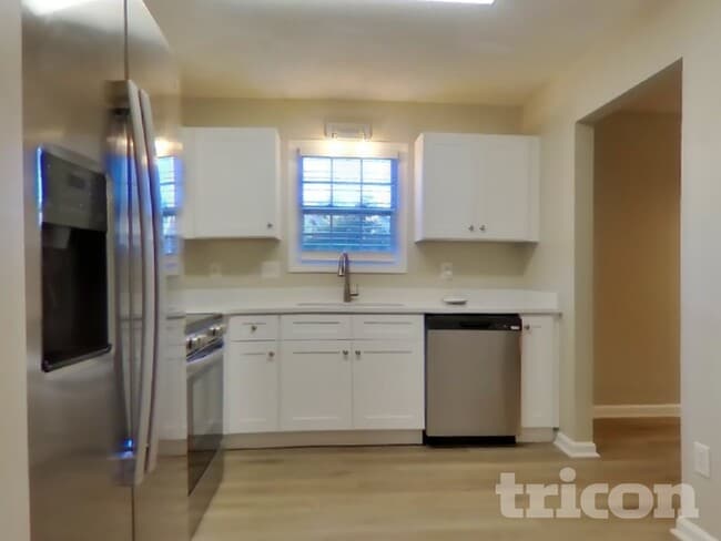 Photo - 208 Winchester Dr