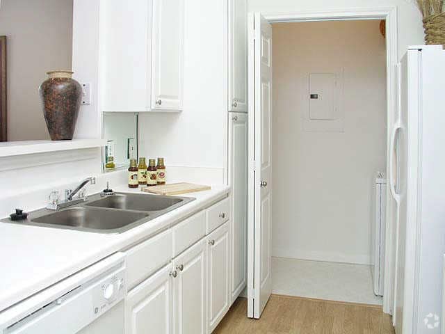 1 BR, 1 BA - 782 SF - Villas at Brentwood