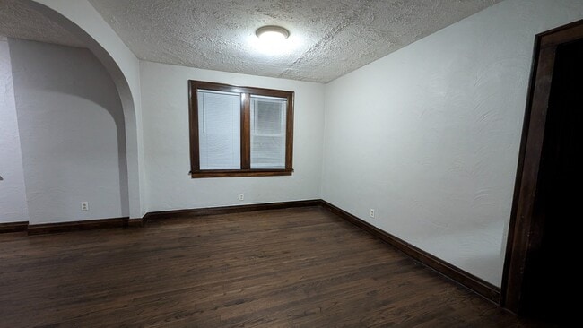 Photo - Newly Renovated 3-Bedroom Apartment in Mic... Unidad Apt 1