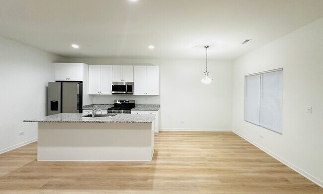 Kitchen - 1015 Gillespie Ln