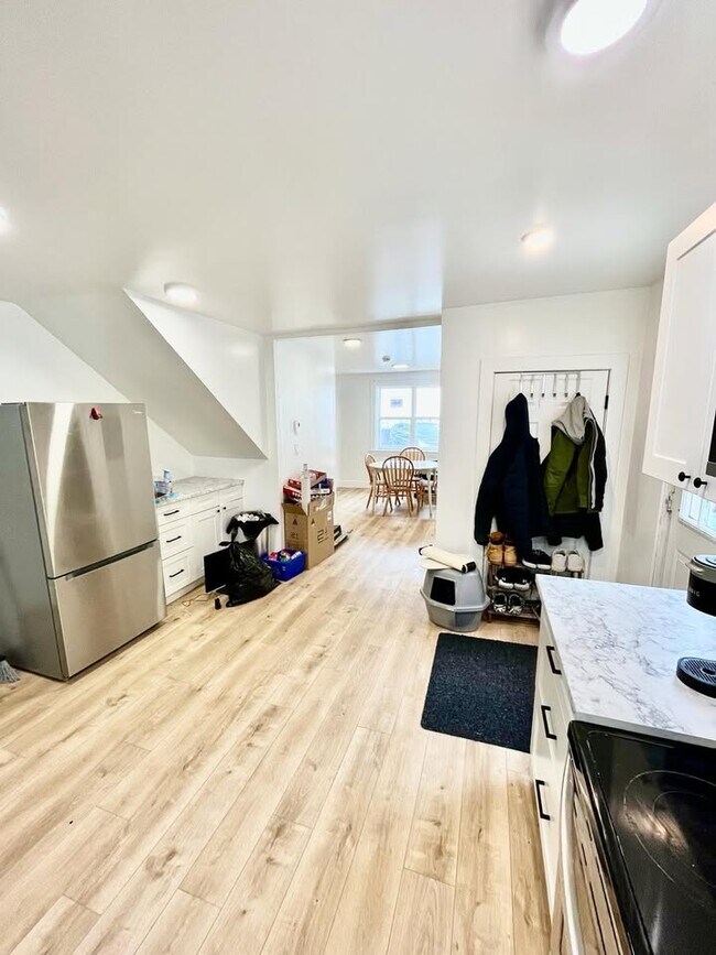 Photo - 285 St John St