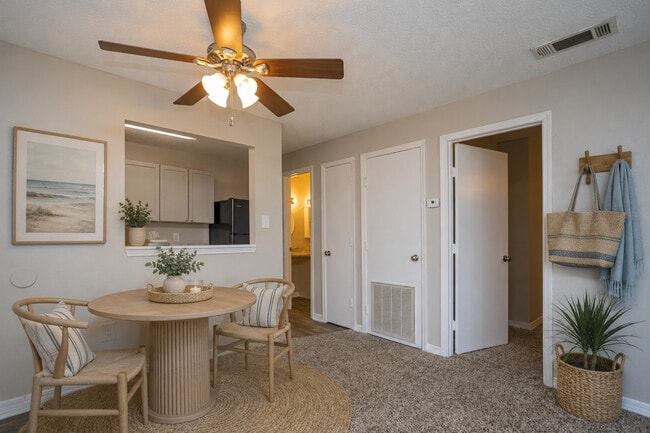 1 Bed 1 Bath 625 Sq Ft - Long Beach Square