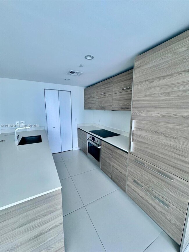 Building Photo - 1300 S Miami Ave Unit 1604