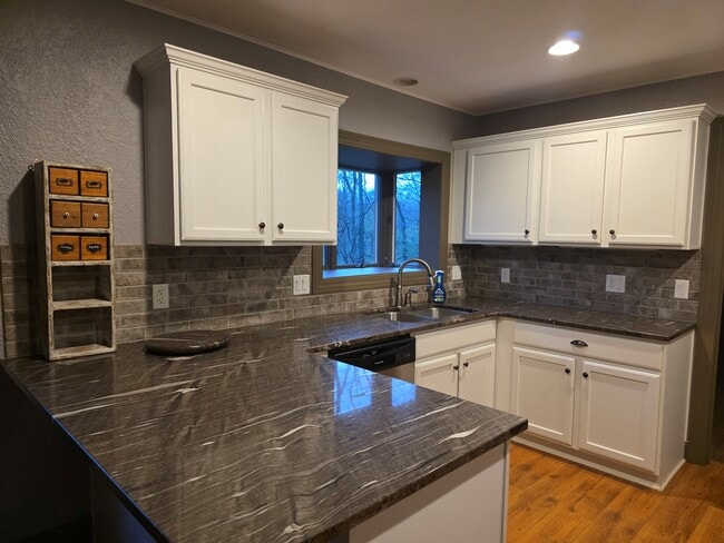 Photo - 2924 S Walnut Hill Dr