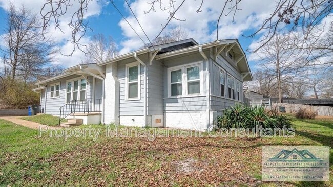 Photo - 901 Hermitage Dr