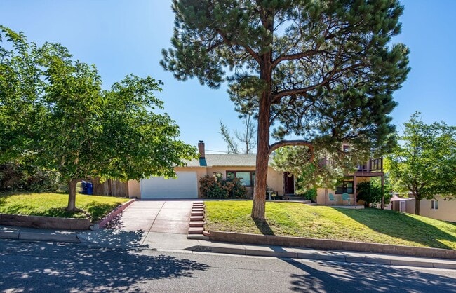 Building Photo - SPRUCE PARK CLASSIC 3/BD 2/BA 2/STORY 2/CG