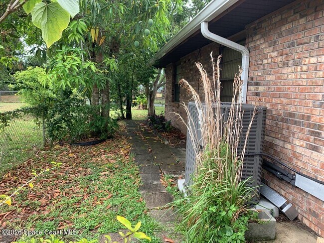 Photo - 237 Emerson Dr NW
