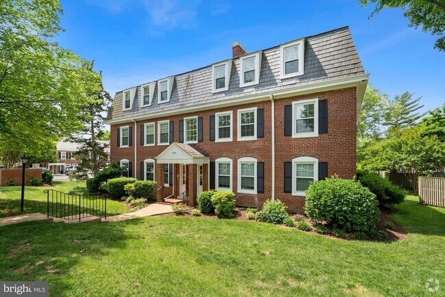 Building Photo - 3008 S Abingdon St Unit C2 Rental