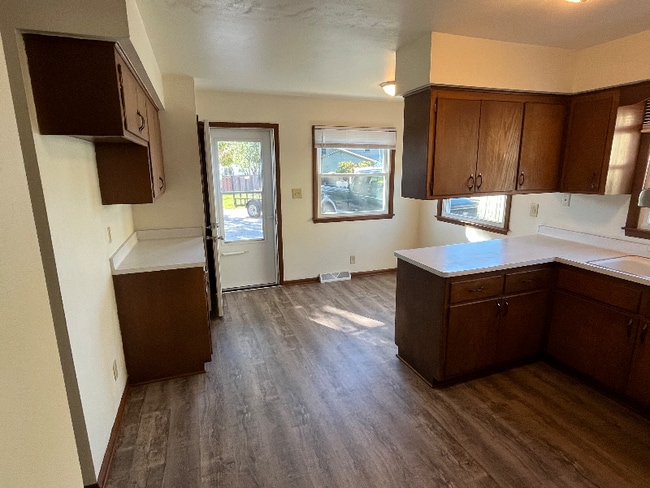 Photo - 2 S Grand Ave