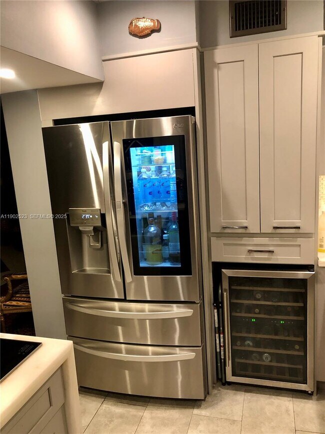 Photo - 877 NE 195th St Unit 122