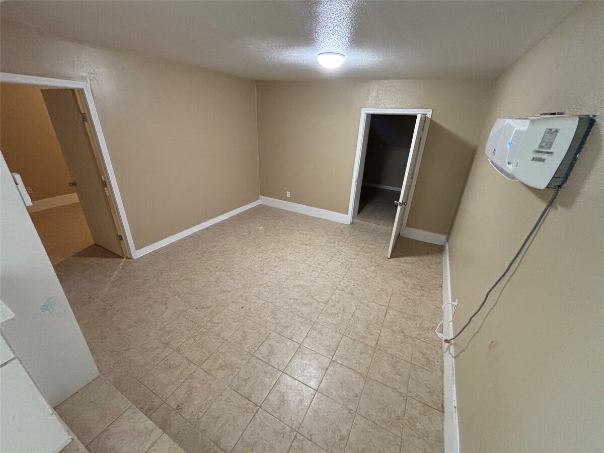 Photo - 7314 Navigation Blvd Unit B