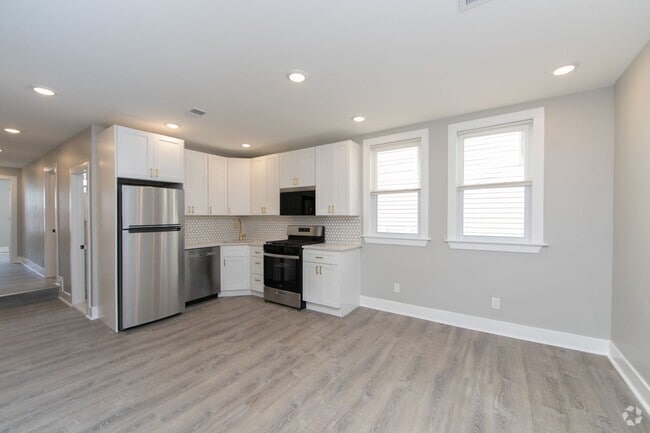 Building Photo - Beautiful Gut Renovated 2 Bed/1 Bath 2nd F... Unit 5 Rental